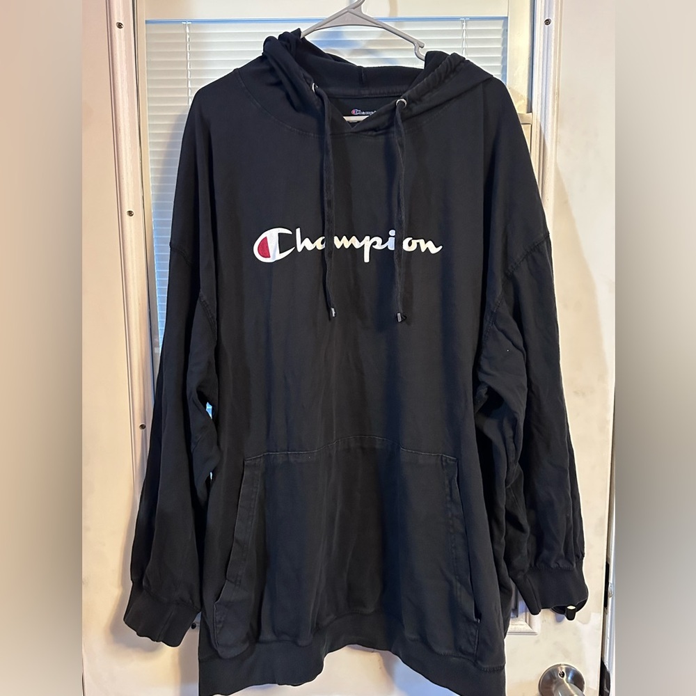 Champion Classic Black Sweatshirt